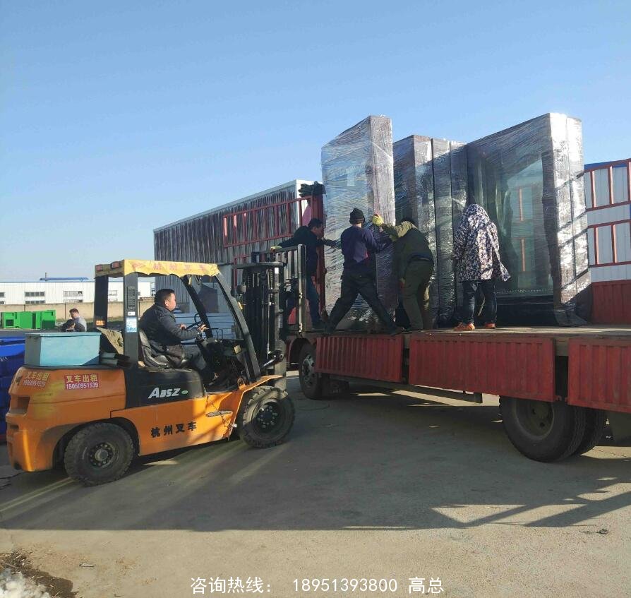 滾動燈箱列隊等待發(fā)貨