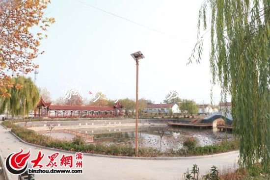 特色為手文化為臂 后學(xué)校宣傳欄三村敲開(kāi)美麗鄉(xiāng)村“幸福門