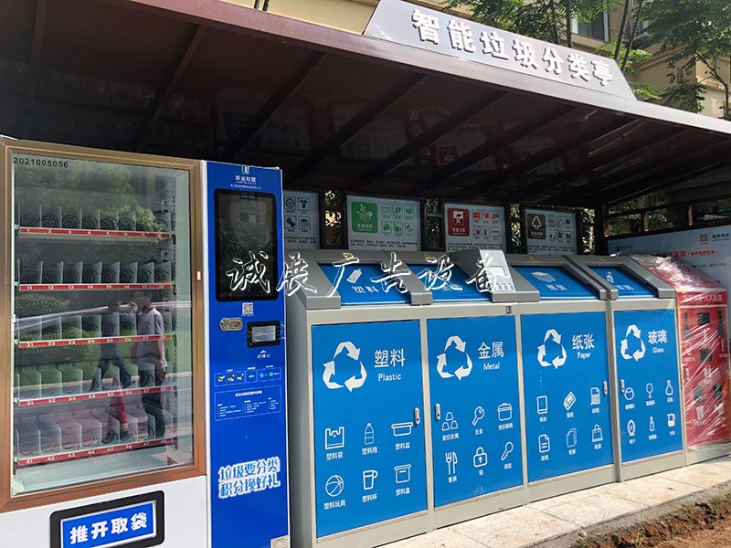 智能垃圾分類亭入駐龍游5個小區(qū)戶外廣告燈箱，預計7月底投入使用，正確扔垃圾能領獎品