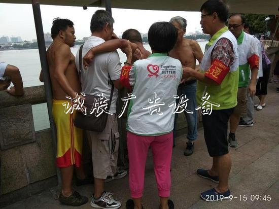 暖心：每天15萬(wàn)多廣州宣傳欄街坊上街巡防護(hù)國(guó)慶平安