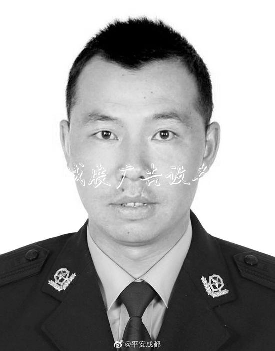 哀悼！抗洪救災(zāi)犧牲輔路燈燈箱警羅永紅遺體告別儀式舉行