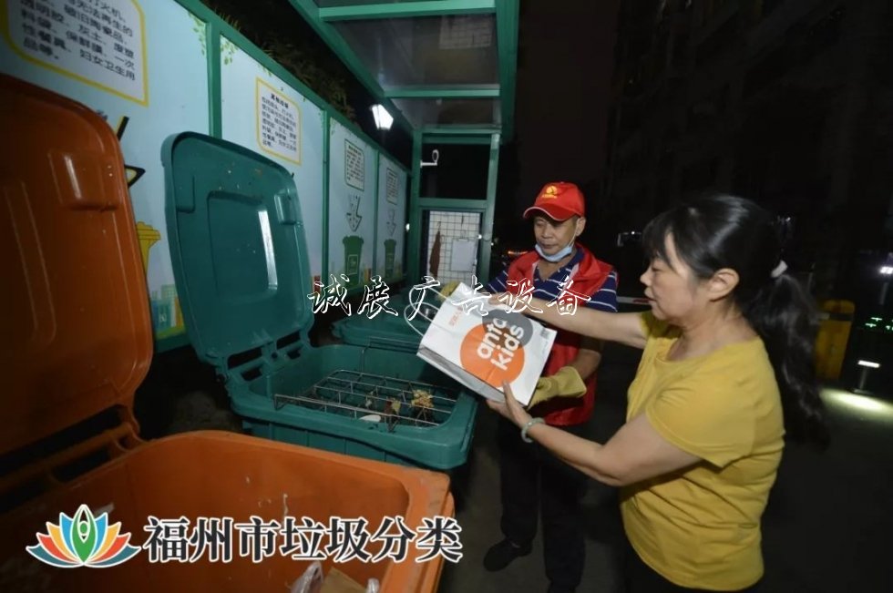 福州這里“卷地毯”式推燈箱進(jìn)垃圾分類，結(jié)果很意外?。?）