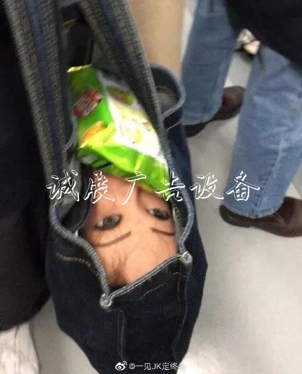 嚇人！這是什么垃圾？打文化宣傳欄開垃圾箱后差點(diǎn)兒魂兒也沒了