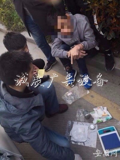 桐城警方斬斷一條跨省路燈燈箱販毒鏈條 抓獲犯罪嫌疑人18名