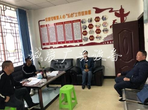 鎮(zhèn)寧縣司法局下村開展宣傳欄燈箱民主法治示范村(社區(qū))