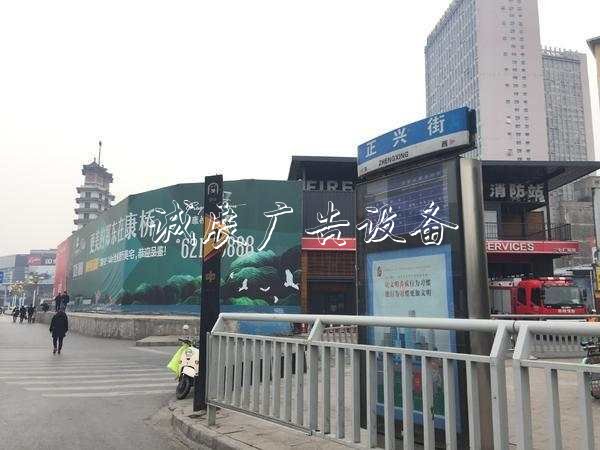 鄭州一路牌七個(gè)地方指垃圾收集亭錯(cuò)五個(gè)？網(wǎng)友：路癡很絕望