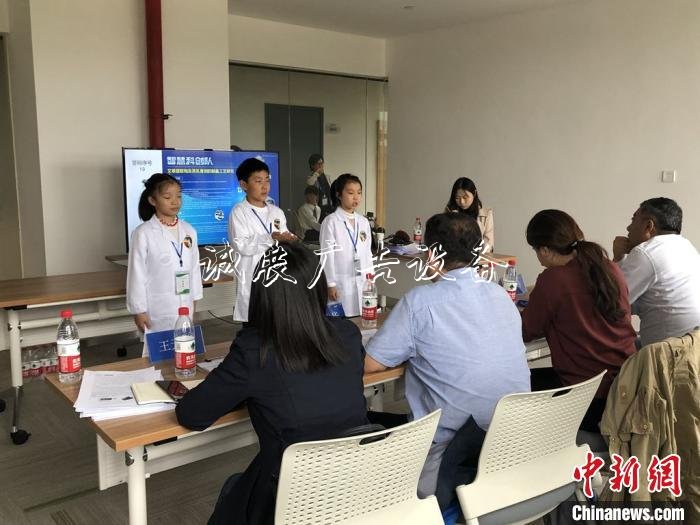 小選手們在進(jìn)行現(xiàn)場答辯 樊中華 攝 小選手們在進(jìn)行現(xiàn)場答辯 樊中華 攝