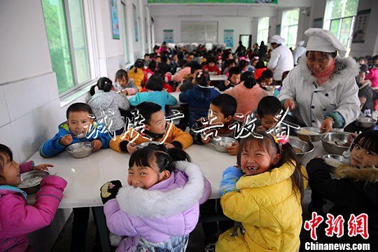 全國(guó)營(yíng)養(yǎng)辦發(fā)布預(yù)警要滾動(dòng)廣告燈箱求確保冬季學(xué)生用餐安全