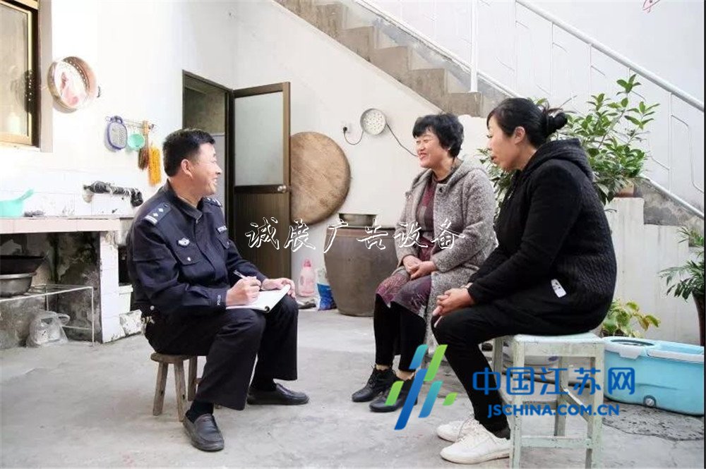 連云港海州社區(qū)民警戴垃圾分類亭冠東：扎根基層12年，群眾