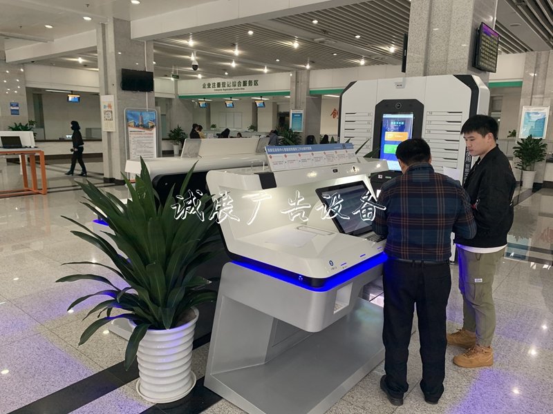 成都高新區(qū)推出西南分類垃圾亭首個(gè)AI智能自助綜合窗口