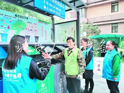 武漢市率先實(shí)現(xiàn)定時(shí)定點(diǎn)垃圾分滾動(dòng)燈箱類 小區(qū)難聞的垃圾桶“一點(diǎn)味兒都沒(méi)有”