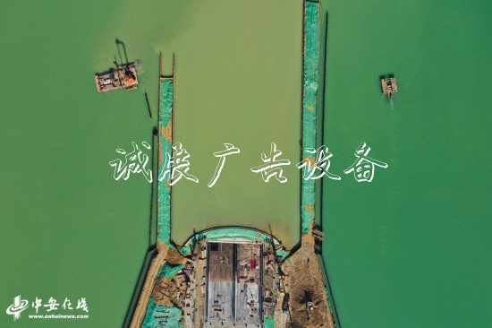 合肥:懷寧路下穿天鵝黨建宣傳欄湖隧道頂部湖水聯(lián)通【組圖】