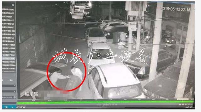 忍住 別笑！鄭州男子伙廣告燈箱多少錢一個(gè)同小舅子一連偷了14個(gè)垃圾桶