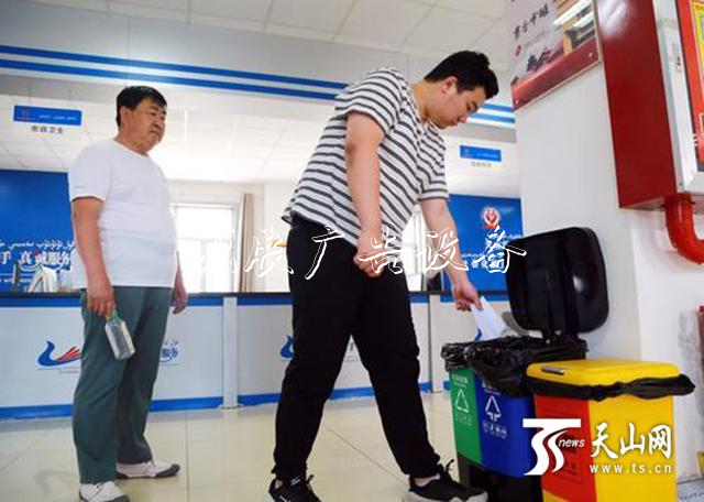 烏魯木齊市天山區(qū)21個(gè)片黨建宣傳欄區(qū)管委會(huì)已配備分類垃圾桶