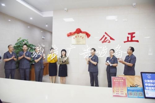 扶綏法院:舉行全國(guó)戶外廣告燈箱“巾幗文明崗”揭牌儀式