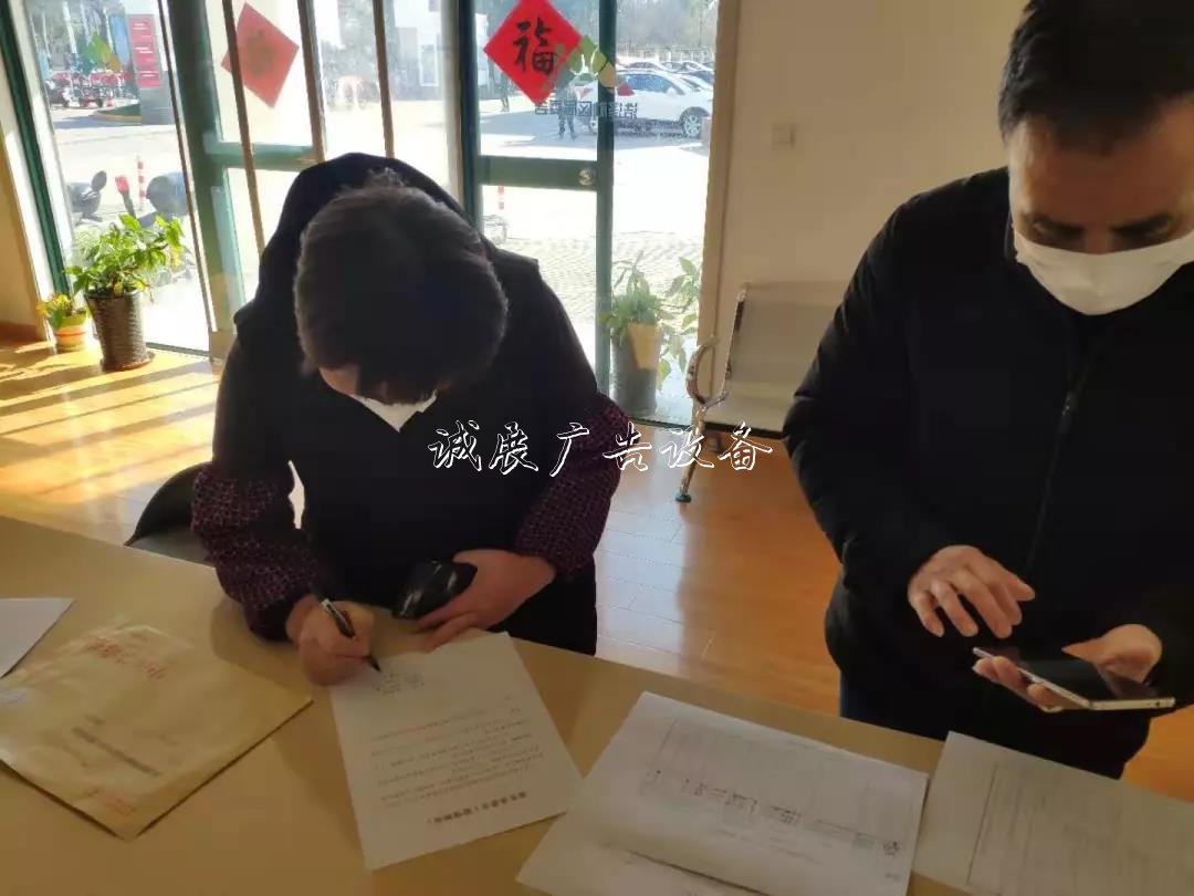 “查、問、宣、守”浩澤社區(qū)燈箱念好“四字訣”全力打好疫情阻擊戰(zhàn)