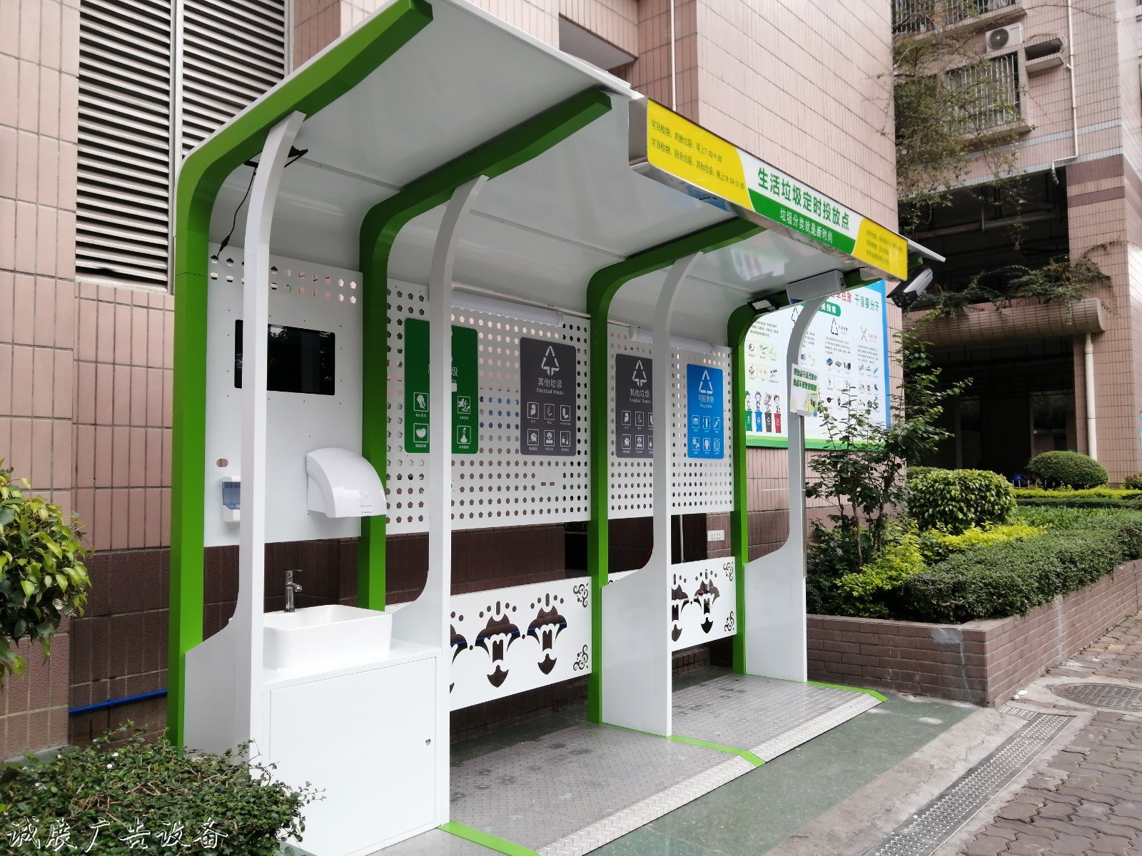 垃圾投放對(duì)不對(duì)？智宣傳欄燈箱慧垃圾分類(lèi)亭來(lái)“監(jiān)督”